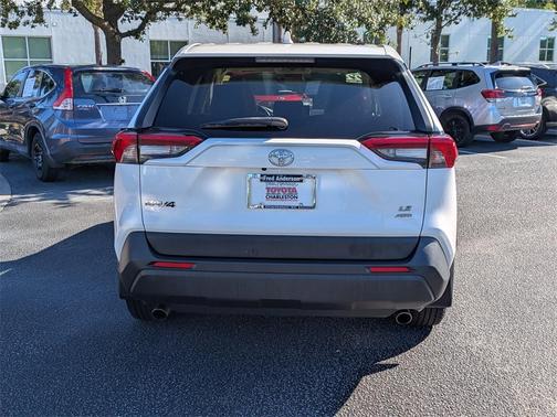 2022 Toyota RAV4 LE