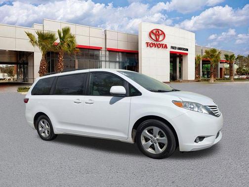 2016 Toyota Sienna LE