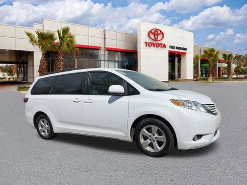 2016 Toyota Sienna LE