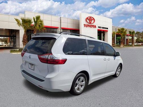 2016 Toyota Sienna LE