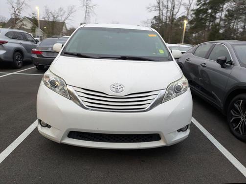 2016 Toyota Sienna LE