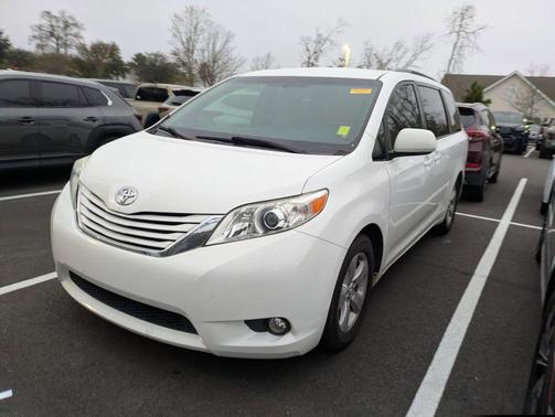 2016 Toyota Sienna LE