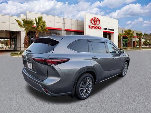 2025 Toyota Highlander Hybrid Limited