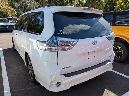 2020 Toyota Sienna SE