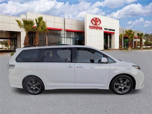 2020 Toyota Sienna SE