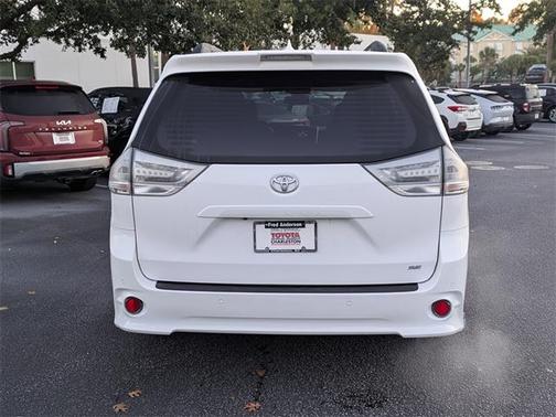 2020 Toyota Sienna SE
