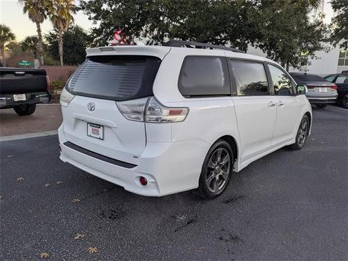 2020 Toyota Sienna SE