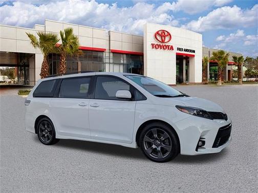 2020 Toyota Sienna SE