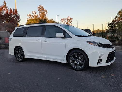 2020 Toyota Sienna SE