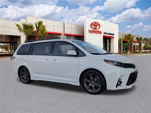 2020 Toyota Sienna SE