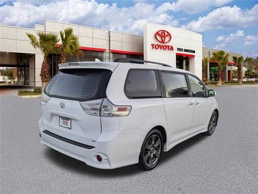 2020 Toyota Sienna SE
