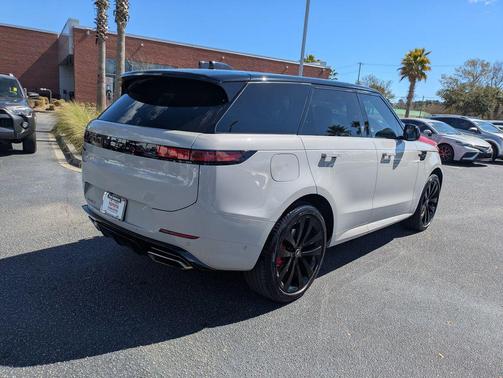 2024 Land Rover Range Rover Sport SE