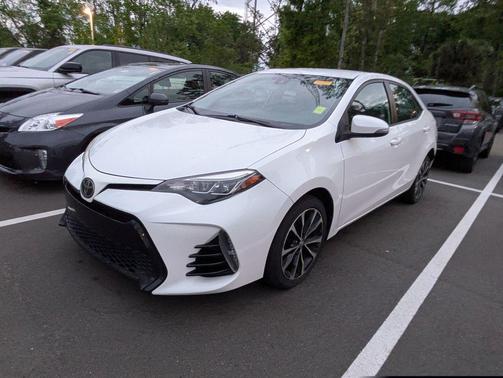 Super White 2017 Toyota Corolla SE