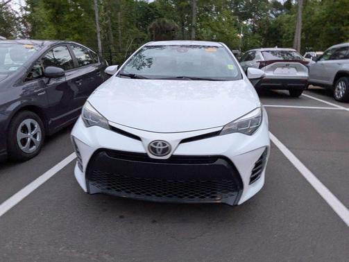 Super White 2017 Toyota Corolla SE