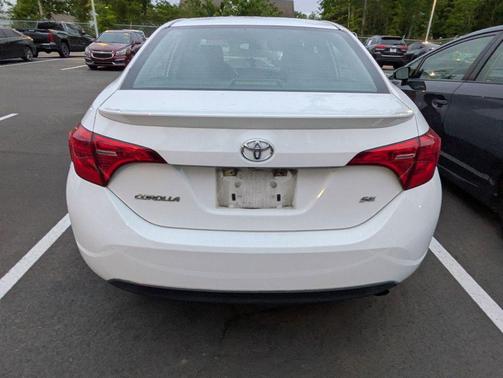 Super White 2017 Toyota Corolla SE