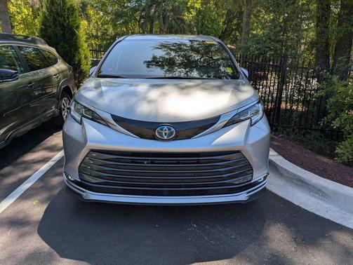 Celestial Silver Metallic 2025 Toyota Sienna Limited