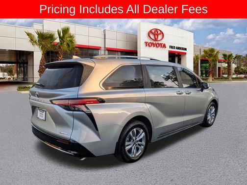 Celestial Silver Metallic 2025 Toyota Sienna Limited