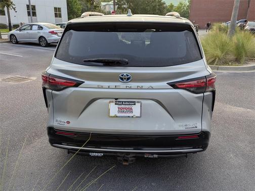 2024 Toyota Sienna Platinum 7 Passenger