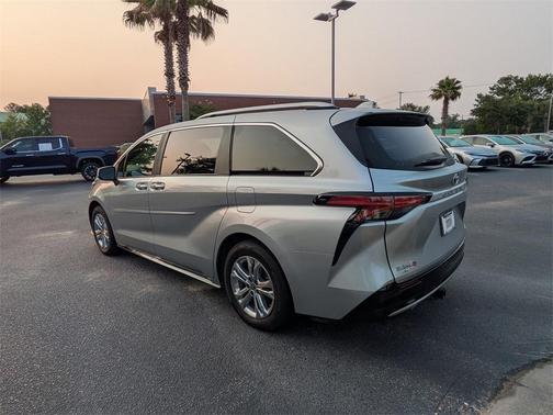 2024 Toyota Sienna Platinum 7 Passenger