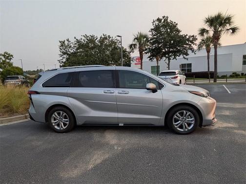 2024 Toyota Sienna Platinum 7 Passenger