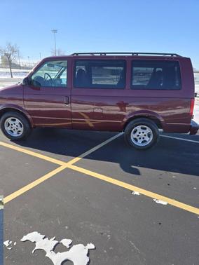 2005 GMC Safari Base