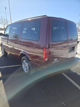 2005 GMC Safari Base