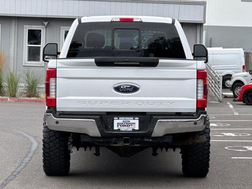 Oxford White 2019 Ford F-350 Lariat