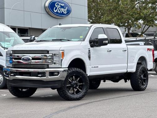 Oxford White 2019 Ford F-350 Lariat