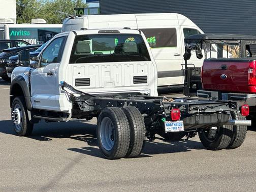Oxford White 2024 Ford F-450 DRW