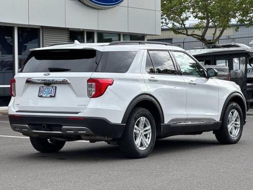 Star White Metallic Tri-Coat 2024 Ford Explorer XLT