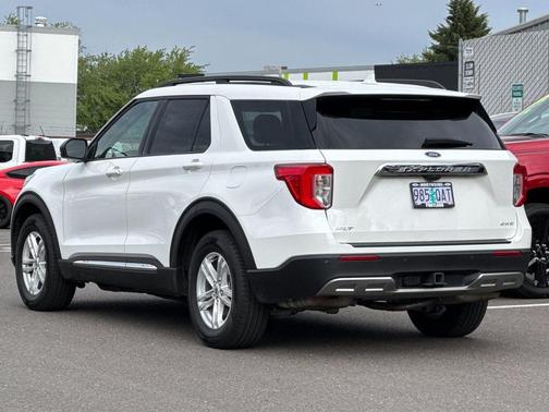 Star White Metallic Tri-Coat 2024 Ford Explorer XLT