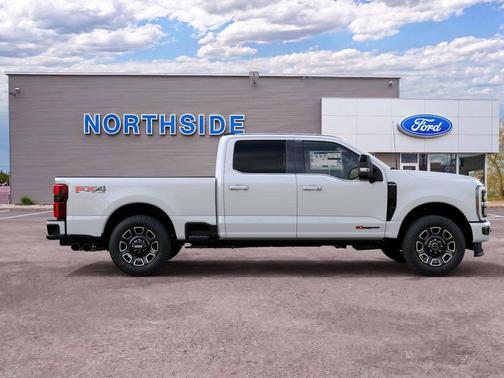 Star White Metallic Tri-Coat 2027 Ford F-350 Platinum