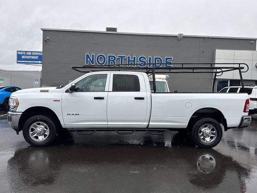 Bright White Clearcoat 2022 RAM 2500 Tradesman Crew Cab 4x4 8' Box