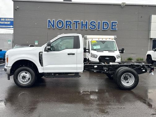Oxford White 2026 Ford F-350 XL