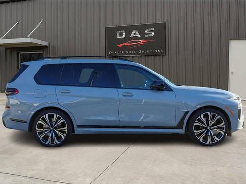 2024 BMW X7 M60i