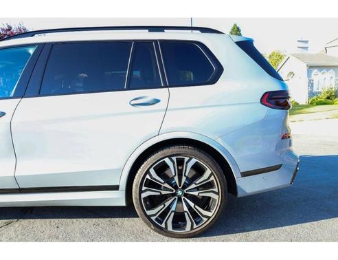2024 BMW X7 M60i