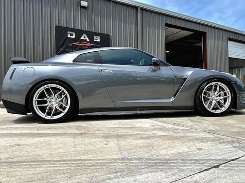 2009 Nissan GT-R Base AWD 2dr Coupe