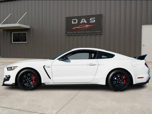 2016 Ford Shelby GT350R Base