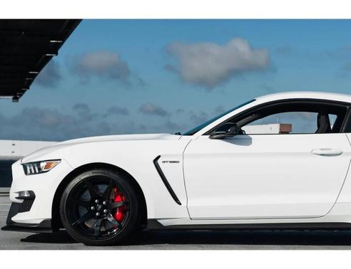 2016 Ford Shelby GT350R Base