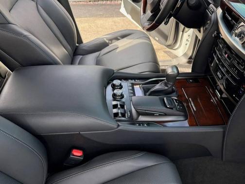 2021 Lexus LX 570 Three-Row