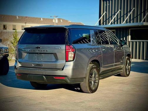 2022 Chevrolet Suburban LT