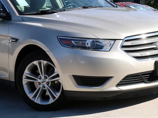 2017 Ford Taurus SE
