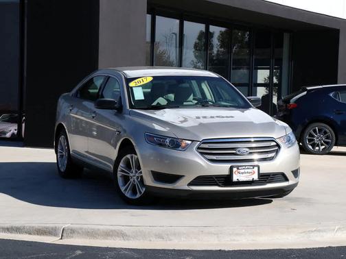 2017 Ford Taurus SE