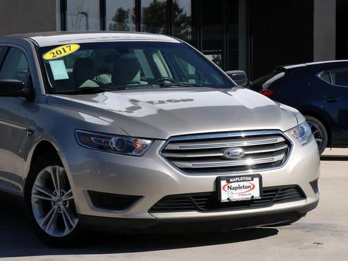 2017 Ford Taurus SE
