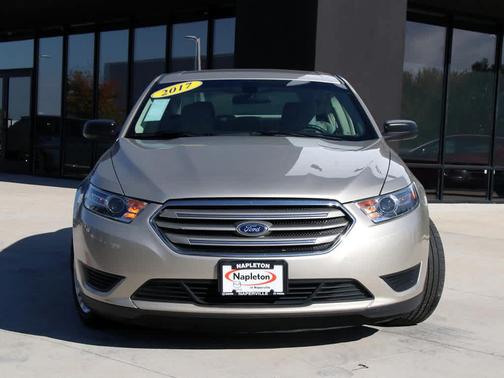 2017 Ford Taurus SE