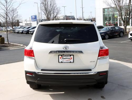 Blizzard Pearl 2013 Toyota Highlander SE