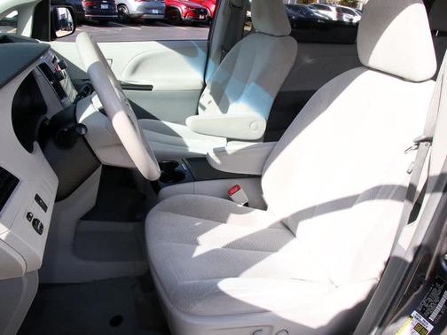 2013 Toyota Sienna LE
