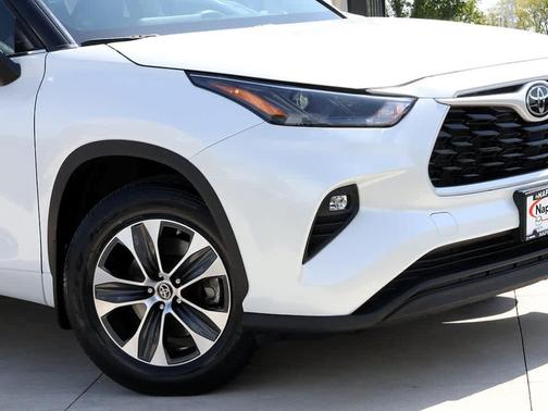 Wind Chill Pearl 2023 Toyota Highlander XLE