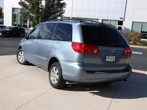 2010 Toyota Sienna LE