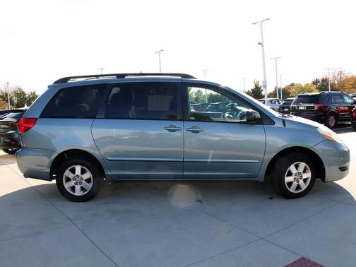 2010 Toyota Sienna LE